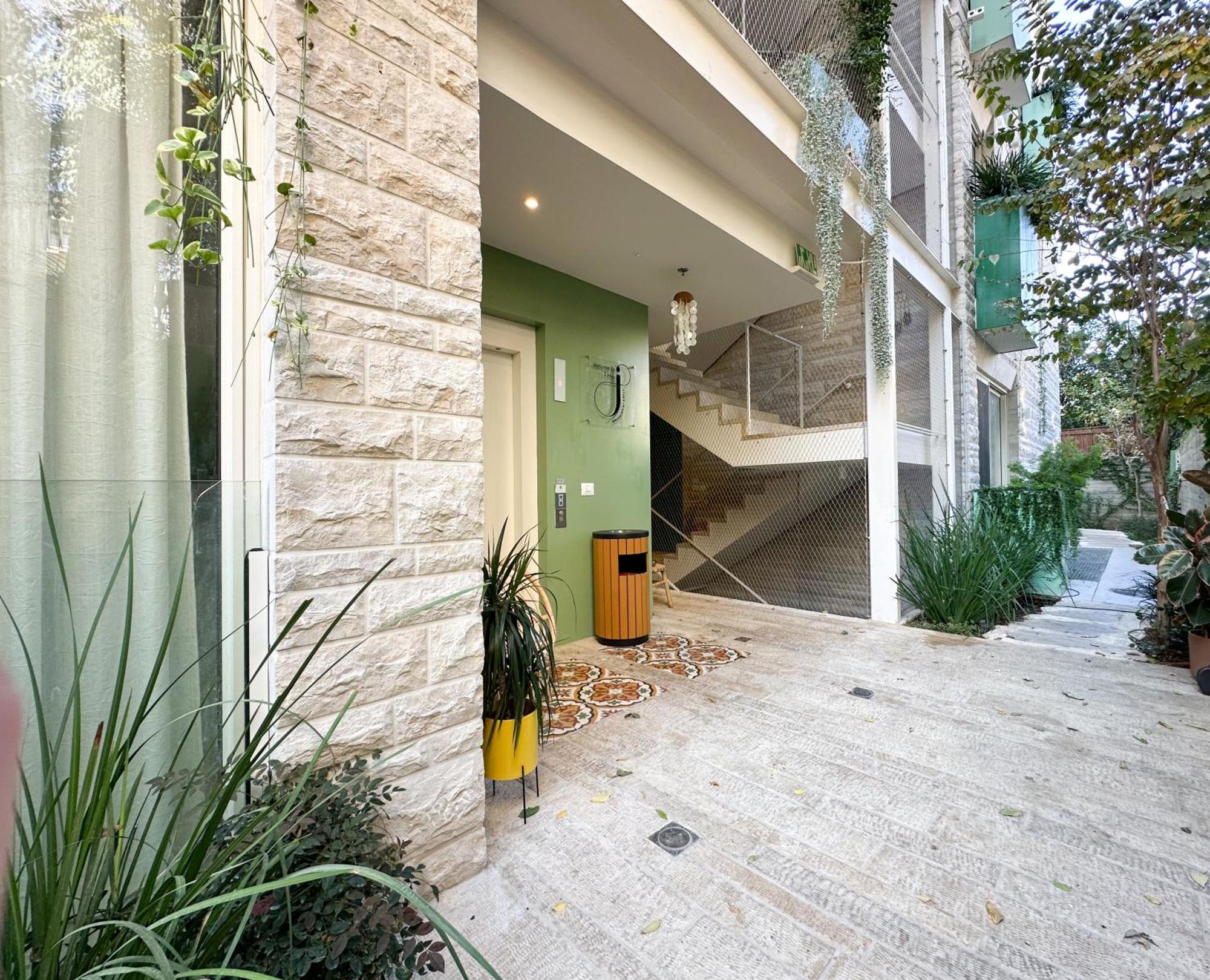 The J - Luxury Apartments By Localz Kudüs Dış mekan fotoğraf